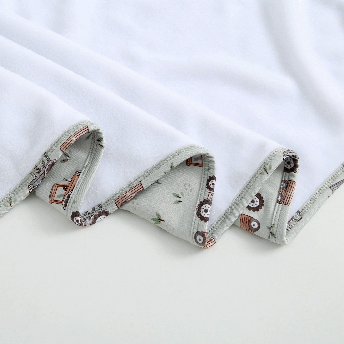 Bamboo/Plush Blanket - 50x70 - Tractors